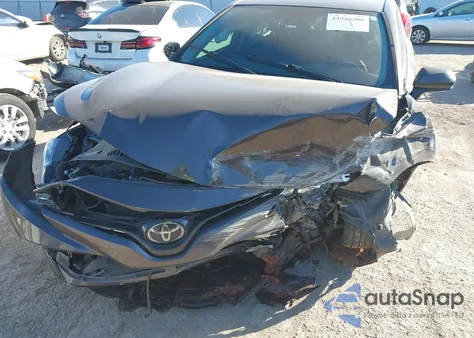 2020 Toyota Camry Le z USA, uszkodzony, nr VIN 4T1C11AK3LU880555